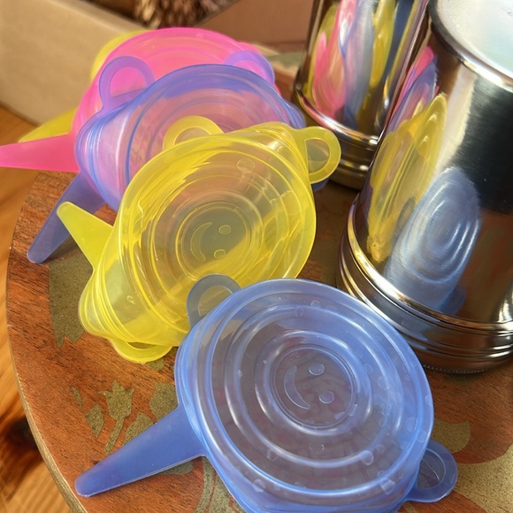 Bundle of 5 Reusable Spice Jars with Silicone Lids - Lids are New - Picture 7 of 16